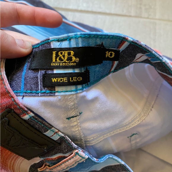 L&B Wide Leg- High Rise- Aztec Pattern Jeans - Picture 8 of 8